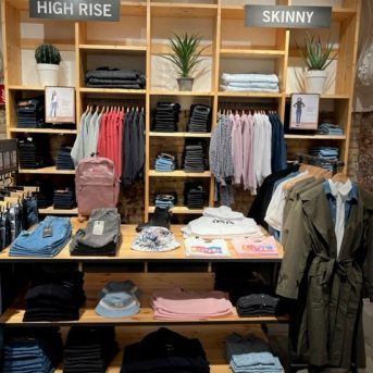 Bild der Dankstelle Levi’s